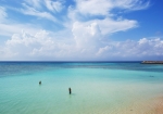 果てしなく青い海が美しいニシビーチ