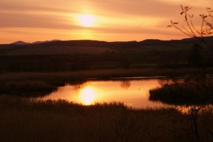 ポントーに写る、二つの夕陽。美しかった景色に、いつまでも余韻の残る常呂の丘でした。