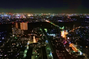 江戸川沿いに広がる夜景。遠くさいたま市辺りまで望めます。