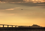 アクアラインと海ほたる上空を、羽田空港に着陸する飛行機も見る事が出来ます
